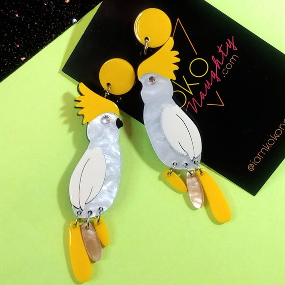 Tropical Cockatoo Acrylic Retro Kitsch Earrings Tiki Tropigoth - Picture 1 of 3